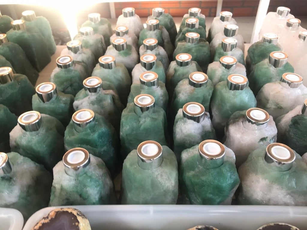 QTY 1 - Green & White Quartz Oil Diffuser